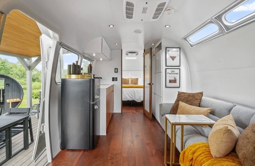 Rockbridge House | Luxury Airstream Glamping Unit 1 of 6, On-Site Hiking, Private Hot Tub and Sauna