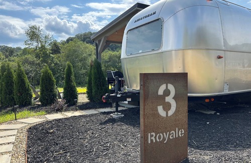 Rockbridge House | Luxury Airstream Glamping Royale Unit 4 of 6, Hiking, Private Hot Tub and Sauna