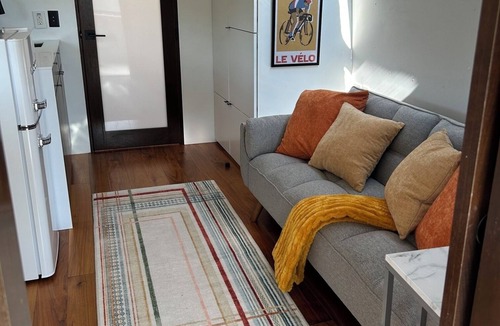 Rockbridge House | Luxury Airstream Glamping Parisian Unit 5 of 6, Sauna, Hot/Cold Plunge, Hiking