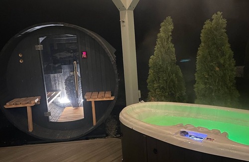 Rockbridge House | Luxury Airstream Palmera Unit 2 of 6, On-Site Hiking, Private Hot Tub and Sauna