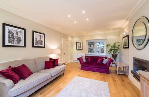 New Town Apartment | Luxury Apartment with Patio in City Centre