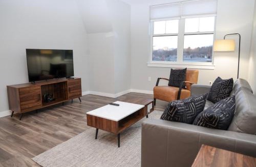 Reading Apartment | Luxury apartment with gym, steps from commuter rail #4011