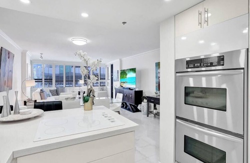 Mid Beach Apartment | Luxury Beachfront Condo/Beach Service/1418
