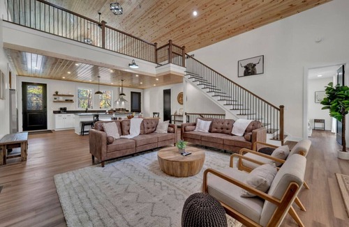 Logan House | Luxury Cabin in Hocking Hills | The Buffalo