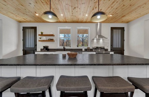 Logan House | Luxury Cabin in Hocking Hills | The Buffalo