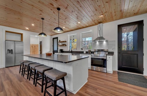 Logan House | Luxury Cabin in Hocking Hills | The Buffalo