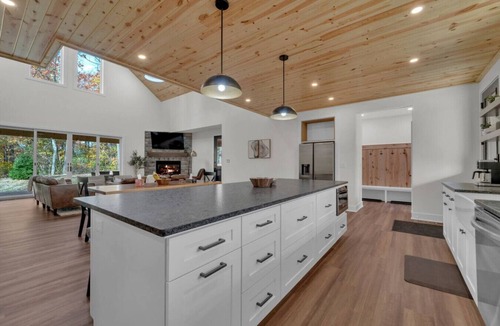 Logan House | Luxury Cabin in Hocking Hills | The Buffalo