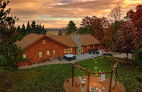 Portage House | Luxury Cabin near Devil's Lake & Dells