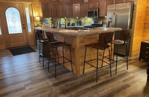 Logan Cabin | Luxury Cabin Rentals Hocking Hills with Hot Tub and Pet Friendly Old Man's Cave