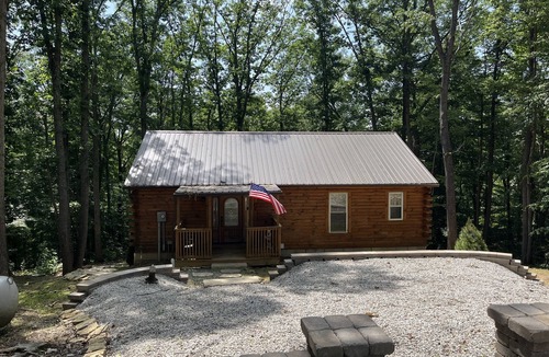 Logan Cabin | Luxury Cabin Rentals Hocking Hills with Hot Tub and Pet Friendly Old Man's Cave