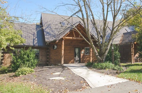 Millersburg Cabin | Luxury Cabin with Kitchen, Fireplace, Living Room. Sleeps up to 8