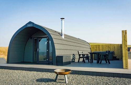 Haltwhistle Cottage | Luxury Castle Pod with Hot Tub