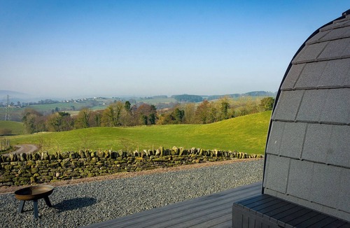 Haltwhistle Cottage | Luxury Castle Pod with Hot Tub