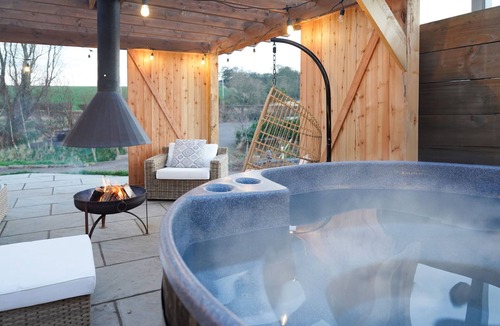 Cockburnspath Cabin | Luxury Coastal Cabin with Wood Fired Hot Tub