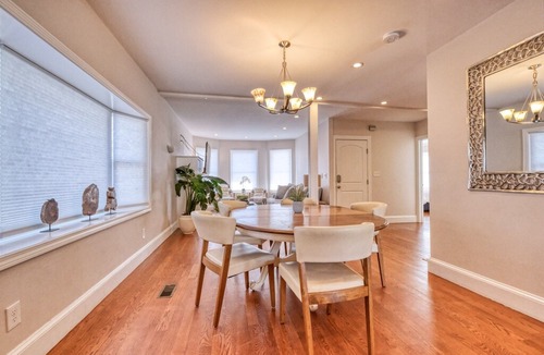 City Point House | Luxury & Comfort BEACHFRONT TOWNHOUSE #1 in South Boston