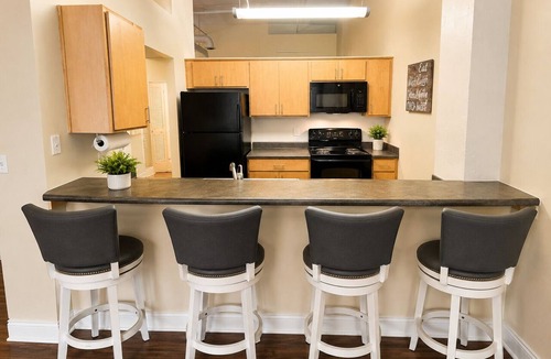 Wholesale District Hotel | Luxury Downtown 2bd 2ba Condo- Walk to Gainbridge Fieldhouse & Lucas Oil Stadium