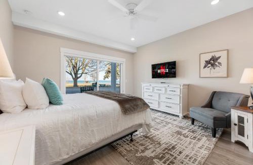 Traverse City Apartment | Luxury Downtown 2BDR Lake View 1st Floor Condo steps from Beach 102W