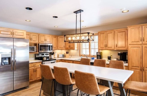 Rome House | Luxury Golf Retreat w/Hot Tub & Game Room