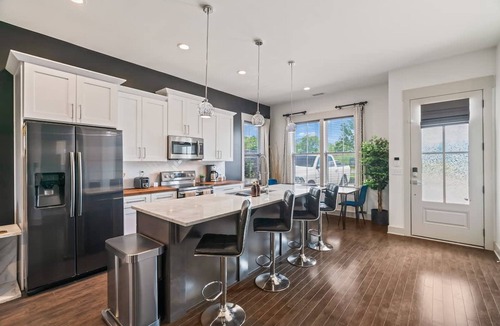 Haynes Area House | Luxury Home Fire Pit Mini Bar Downtown Nashville