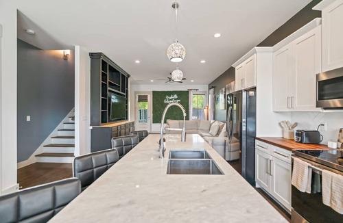 Haynes Area House | Luxury Home Fire Pit Mini Bar Downtown Nashville