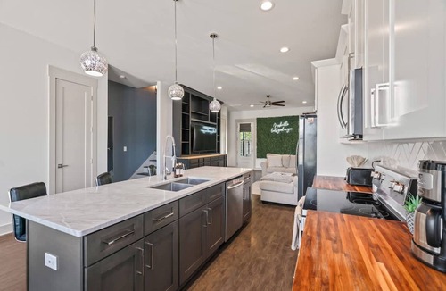 Haynes Area House | Luxury Home Fire Pit Mini Bar Downtown Nashville
