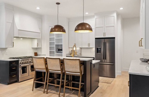 Nashville Apartment | Luxury Home in Green Hills with Garage and Fenced Yard
