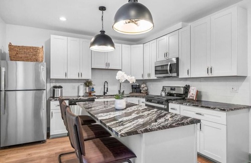 Manchester House | Luxury Home with Hot Tub! Walk to stadiums