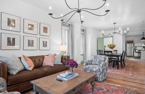 Manchester House | Luxury Home with Hot Tub! Walk to stadiums