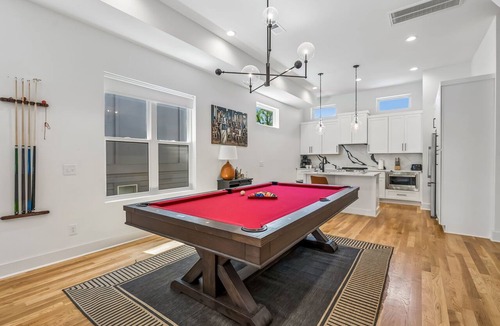 Haynes Area House | Luxury home with rooftop lounge near Broadway!