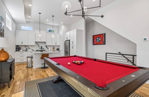 Haynes Area House | Luxury home with rooftop lounge near Broadway!