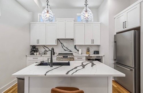 Haynes Area House | Luxury home with rooftop lounge near Broadway!