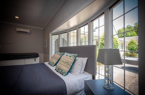 Nashville Hotel | Luxury Hot tub Suite w/In-Room Hot Tub & King Bed 1BR, 1BA