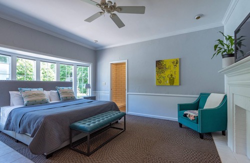 Nashville Hotel | Luxury Hot tub Suite w/In-Room Hot Tub & King Bed 1BR, 1BA