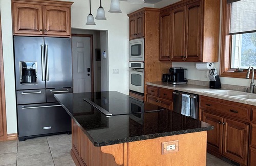 Stockbridge House | Luxury Lake Home on Lake Winnebago! EAA, Lambeau 45min, High Cliff 10min.