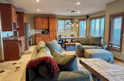 Stockbridge House | Luxury Lake Home on Lake Winnebago! EAA, Lambeau 45min, High Cliff 10min.
