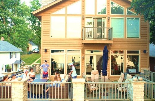 Delavan Lake House | Luxury Lake House on Delavan, flat frontage on the lake, large pier, sleeps 20