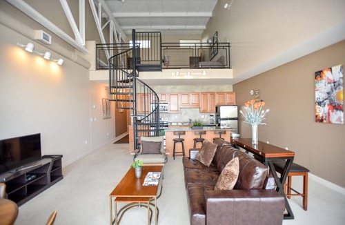 Sandusky Condo | Luxury Lakeview Luxury Condo