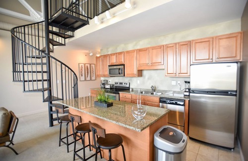 Sandusky Condo | Luxury Lakeview Luxury Condo