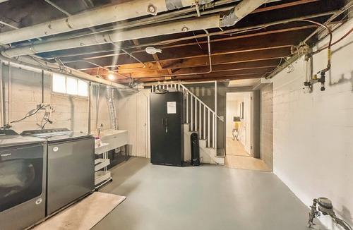 Linden Hills House | Luxury Linden Hills: 3BR + Lounge Near Bde Maka Ska