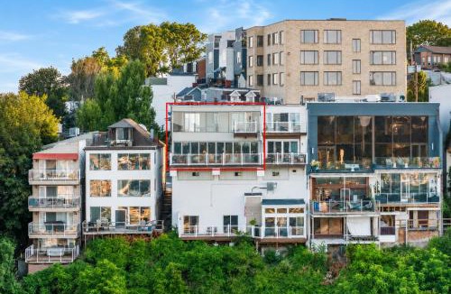 Mount Washington Apartment | Luxury Living and Skyline Views at our Grandview Retreat