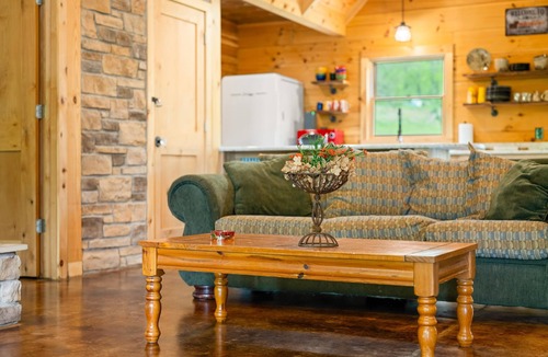 Nashville Cabin | Luxury Log Cabin, Pet Friendly, Hot Tub, Golfing, Near Brown County State Park