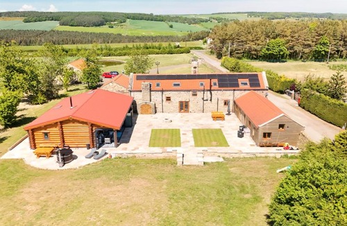 Crook Apartment | Luxury Log Cabin Sleeps 6 with Private Hot Tub & Scenic Views near Durham & Bishop Auckland