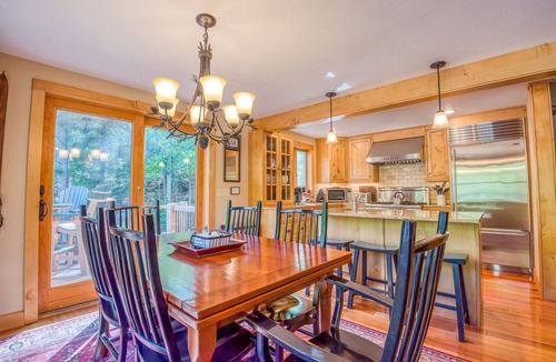 Lincoln House | Luxury Loon Mountain Home on the Pemi River - Walk to Ski Lifts