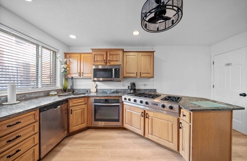 Central Northside House | Luxury Modern home☆Near Downtown☆CityEscape ☆Rooftop☆kingbed☆Balcony+FreeParking
