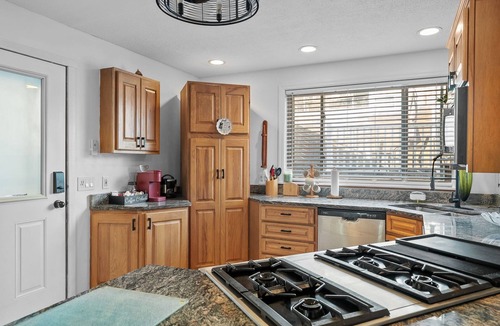 Central Northside House | Luxury Modern home☆Near Downtown☆CityEscape ☆Rooftop☆kingbed☆Balcony+FreeParking