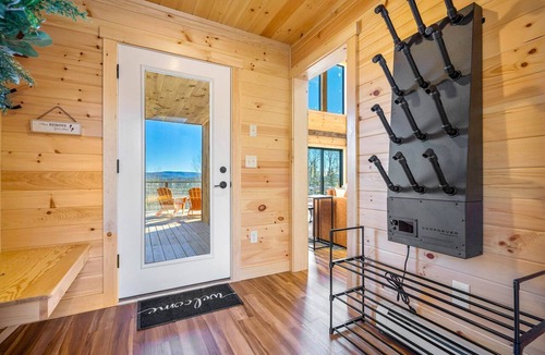 Bethel Ski Chalet | Luxury Mountain Lodge | Sleeps 16 | Hot Tub · Sauna · Game Room · Views