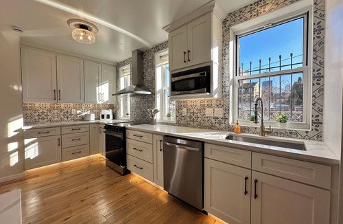 Central Northside House | Luxury Private Boutique Hotel with CityView, Hot Tub, Free Parking