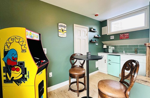Central Northside House | Luxury Private Boutique Hotel with CityView, Hot Tub, Free Parking