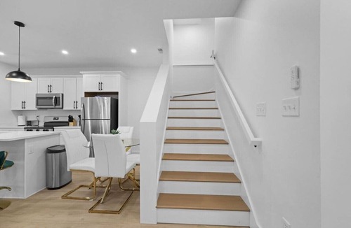Indianapolis Apartment | Luxury Queen Suite | Near Downtown Indy!