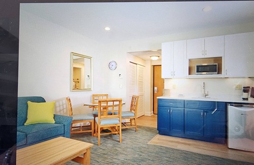West Yarmouth Resort | Luxury Resort with Restaurants , 5 minutes to the beach